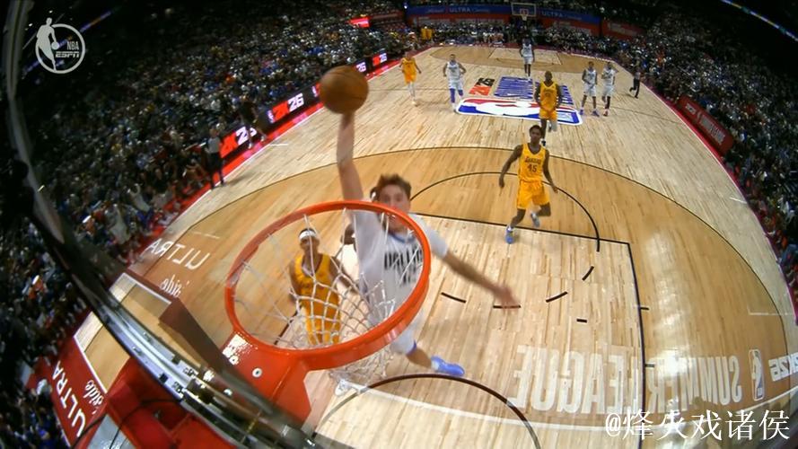 弗拉格左手突破上篮得分，首节高效砍下14分2篮板2助攻